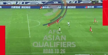 半场0-1绝境！国足被黑了？点球并无争议：杨泽翔鲁莽送礼相关图二