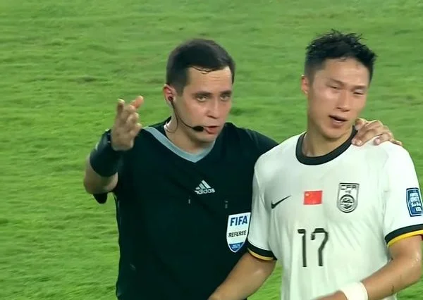 0-1！国足68年首负印尼，提前无缘世界杯，全场产生3个不争事实相关图四