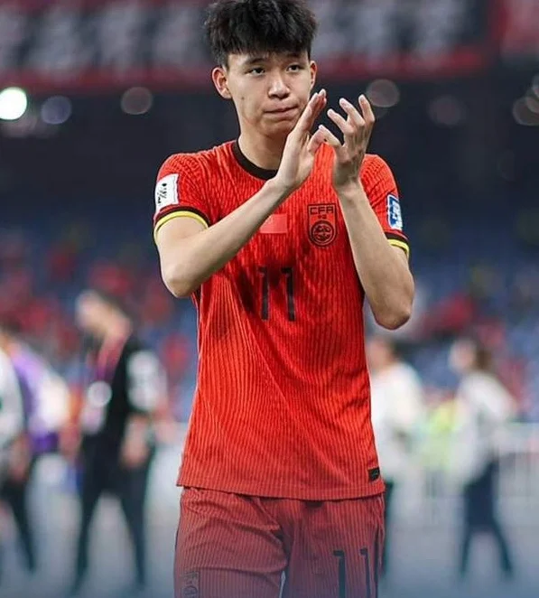 王钰栋:现在主客场都有人叫我名字 上厕所都有很多球迷跟着要签名