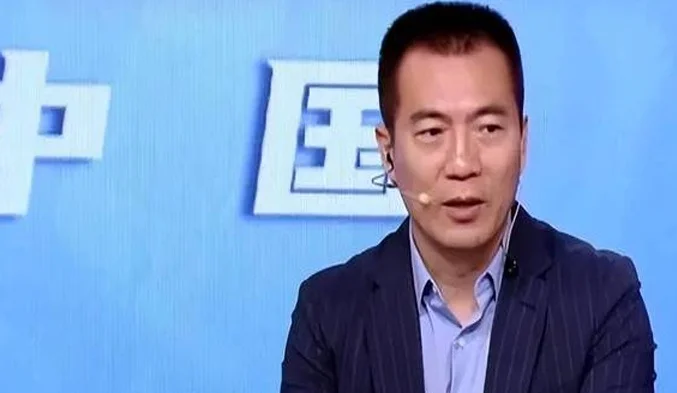 国足惨败第2天，伊万下课上热搜，足协有言在先，黄健翔不留情面相关图五