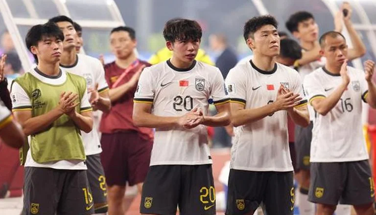 国足连续六届无缘世界杯，体坛：怪圈！每次都有离奇剧情