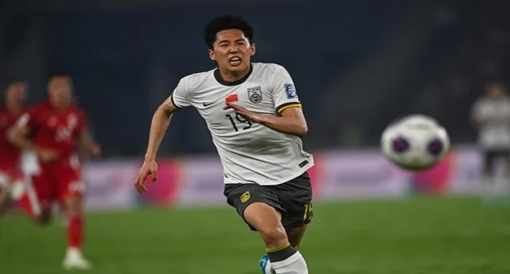 0-1！38年纪录被破，国足提前出局，遭争议判点，王钰栋屡造威胁相关图二