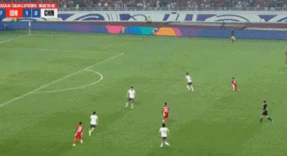 国足出局揪出头号罪人：送点+踢空，2次送大礼！灾难表现相关图六