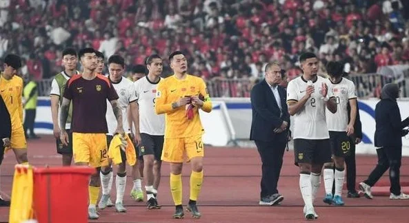 时隔68年国足再负印尼，彻底无缘世界杯，伊万的排兵布阵堪称灾难相关图二