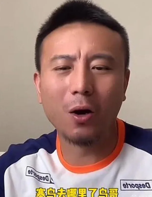 老骗子打单后腰让塞鸟补防！三大联赛板凳首发，王钰栋根本没空间相关图五