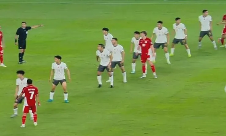 国足负印尼无缘世界杯！8人或出局！伊万下课，范志毅黄健翔辣评相关图三