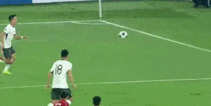 国足出局揪出头号罪人：送点+踢空，2次送大礼！灾难表现相关图三