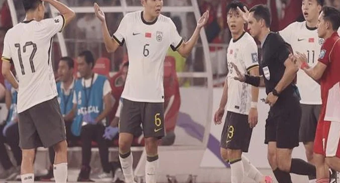 国足无缘世界杯众生相：韦世豪脸色铁青，伊万懵了，王大雷不甘心相关图四
