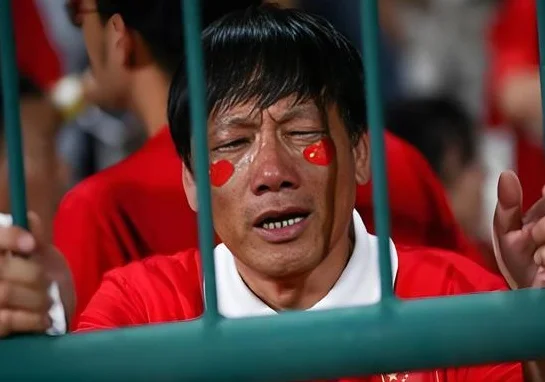 国足4连败出局24小时，官微社媒沦陷，足协关闭评论区，球迷破防相关图四
