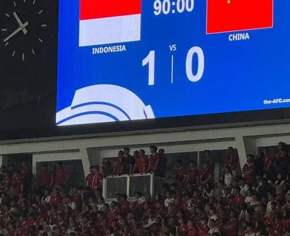 国足不败才怪！出局前5分钟，仅0-1落后印尼，国脚们却现丢人举动相关图三