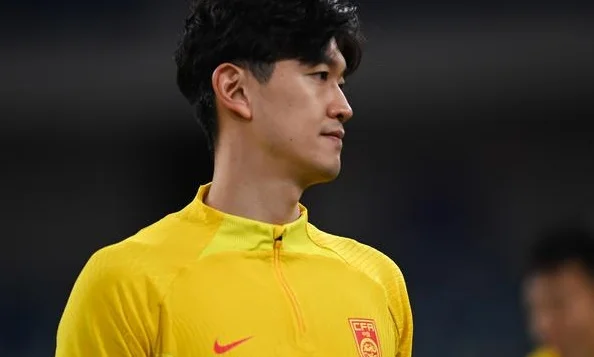 北青：国足更新换代刻不容缓，大概率以年轻球员为班底出征东亚杯