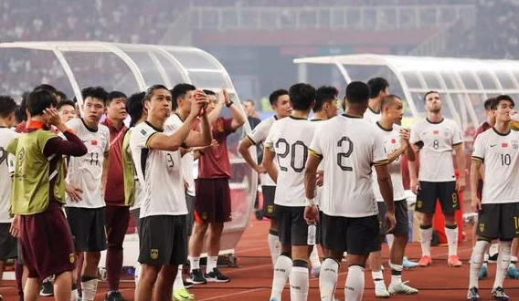 2盏明灯，是大家对国足仅存的一丝希望！相关图二