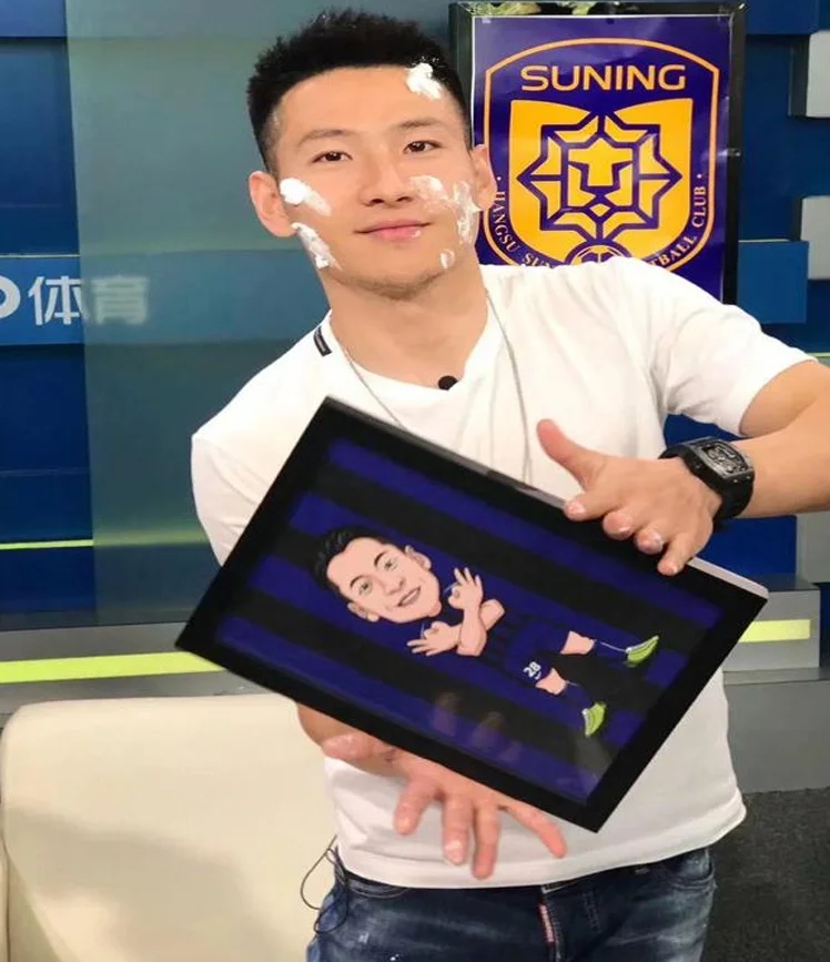 一场业余联赛为何万人空巷？“苏超”火出圈的背后