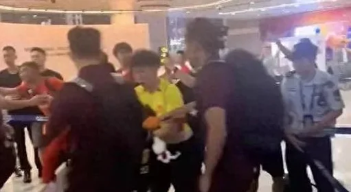 争议！最后一战伊万再出昏招：一操作引众怒，球迷：头痛医脚