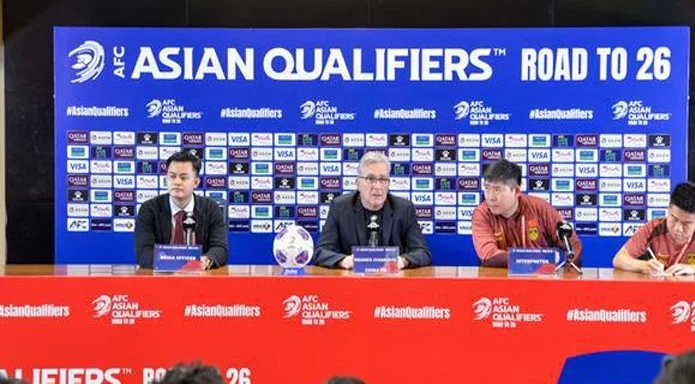 伤了两个后卫、补招两名前锋，国足主帅伊万科维奇的“调整”让人看不懂相关图三
