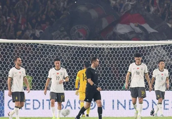 欧洲大报讽国足：14亿人找不到23个会踢球的 连亚洲前8.5都进不了相关图二