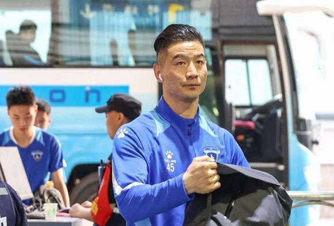 国足功勋飞翼亲承想参加“苏超”，曾带领鲁能拿双冠王，引发热议相关图二