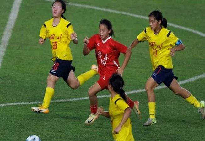 全运会半决赛强强对决，广东U16女足：路越难，越勇敢相关图三