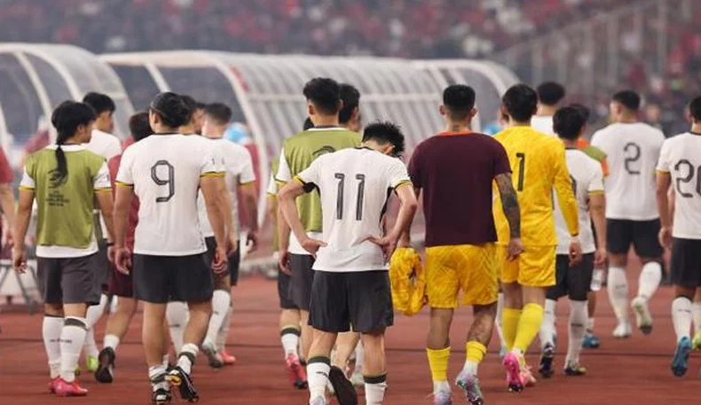 国足新帅4选1？记者：伊万下课后土帅接棒，范志毅：谁当谁被骂