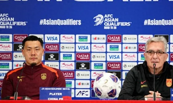 明日国足对阵巴林，王大雷称或是最后一场，主帅伊万回应下课质疑：需要赛后和足协讨论