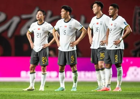 国足紧急变阵！4大主力同时伤退，伊万补招侯永永，神秘球员待命相关图二