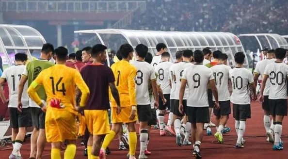 比惨！董路：国足不争气+环境糟烂 男篮长期亚洲第1 只是失足少年相关图二