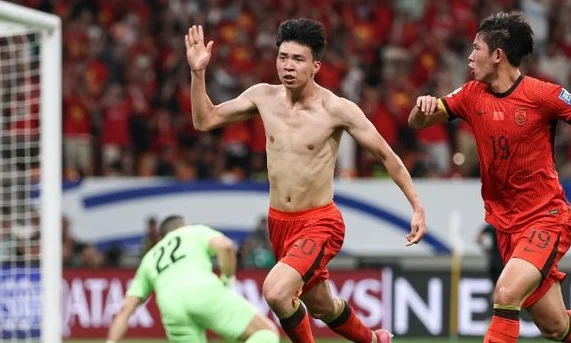 6-0，1-0，中国球迷既欣慰也懊恼：上一场若平印尼，我们真有机会