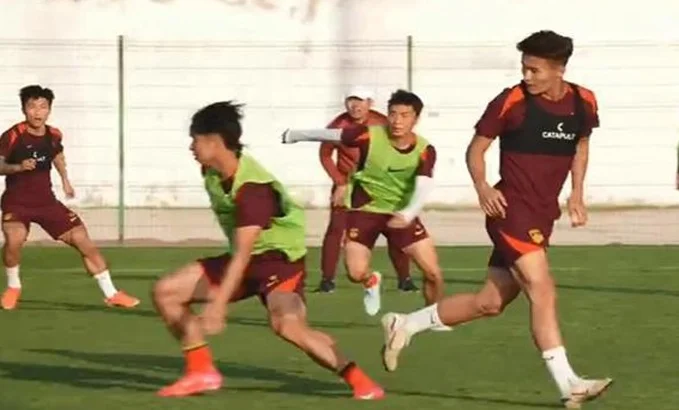 左林皇右文能 塞鸟喂饼王钰栋！黄政宇首发 杨泽翔是巴林主攻对象相关图二