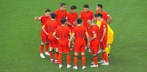 1-0，王钰栋点球绝杀，国足积9分避免垫底，伊万科维奇换人终奏效相关图五