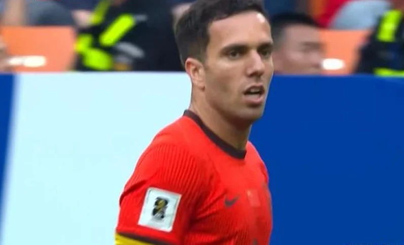 王钰栋点球绝杀！国足1-0巴林，3胜7负摆脱垫底，赢下荣誉之战相关图二