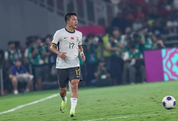 杨泽翔本赛季联赛累计出场179分钟，但在世预赛中连续3场首发