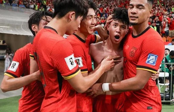 18岁王钰栋当选MVP！采访动情发声：为出局向球迷致歉，2030年见相关图四