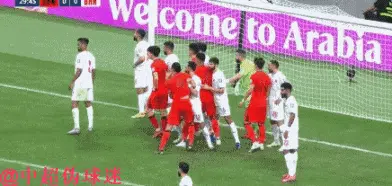 谢文能连续2次角球开出界，伊万科维奇尴尬到战术性喝水！相关图二