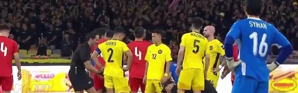 0-0！越南队被“打懵”，马来西亚5分钟造3次良机，门将高接低挡相关图四