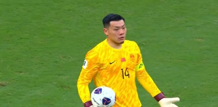 1-0，王钰栋点球绝杀，国足积9分避免垫底，伊万科维奇换人终奏效相关图二