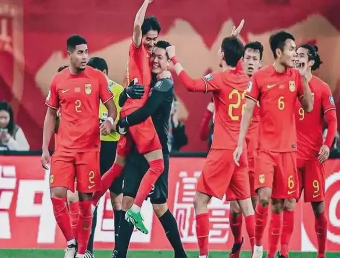 国足读秒绝杀！创31年来纪录！国足主帅伊万1改变真男人相关图二