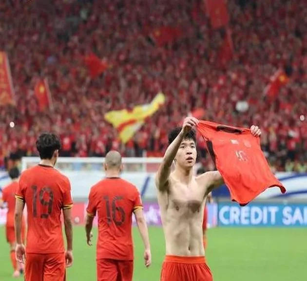 李玮锋:王钰栋国内一年轻松挣300万出国月薪6000欧 谁乐意去留洋?
