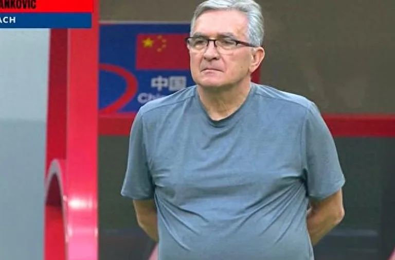 国足0-0巴林，角球竟出界，多让人失望？看看球迷的表情就知道了