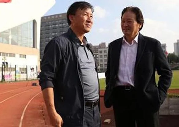 老崔带国足重用彭毕二老 重庆主帅冲超！荐成耀东打东亚杯离谱了相关图五