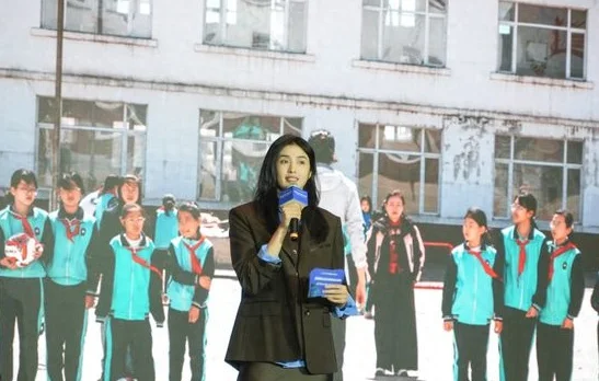 前女足门将赵丽娜：足球公益+互联网=希望