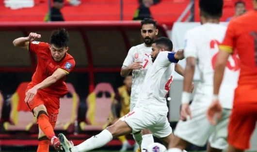 世预赛国足1-0巴林，虽小胜难掩积弊，小将处子球未来仍需变革相关图三