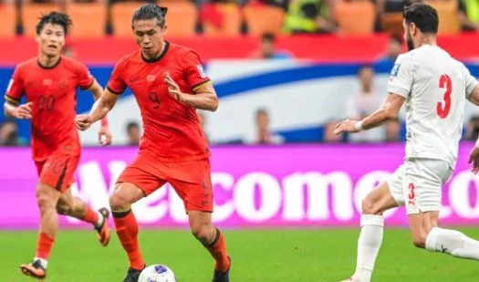 世预赛国足1-0巴林，虽小胜难掩积弊，小将处子球未来仍需变革相关图二