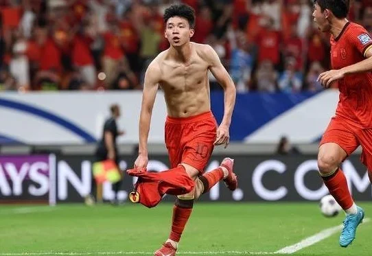 李玮锋:王钰栋国内一年轻松挣300万出国月薪6000欧 谁乐意去留洋?相关图二