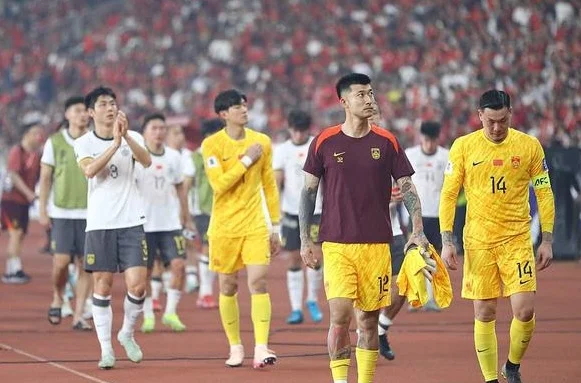 2-1到1-0，1分之差无缘附加赛，国足输在哪里？仅1人可昂首离开！