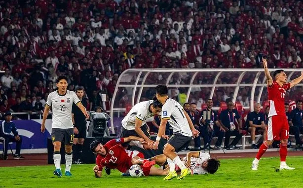 2-1到1-0，1分之差无缘附加赛，国足输在哪里？仅1人可昂首离开！相关图二