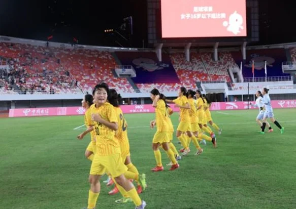 上海这群16岁的阳光女孩，靠啥在虹桥机场收获路人的掌声？相关图七