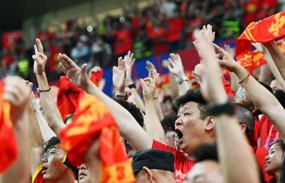 还技术为王呢 宋主席称国足三四流 球迷：足协几流？教条主义害人相关图三