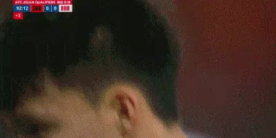 王钰栋庆祝动作遭批评！解说员：应像孙兴慜一样，向球迷道歉