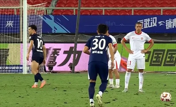 中超综述：武汉拿下保级关键战，梅州各项6连败+海牛深陷降级区相关图四
