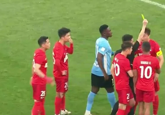 1-0！大连英博点燃主场氛围，马莱莱灵光一现，助攻U21小将破门相关图四
